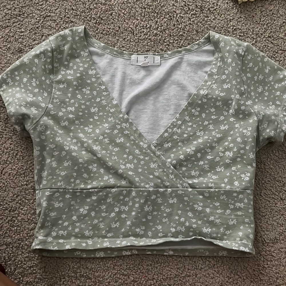 Tilly’s Light Green Low Cut Top